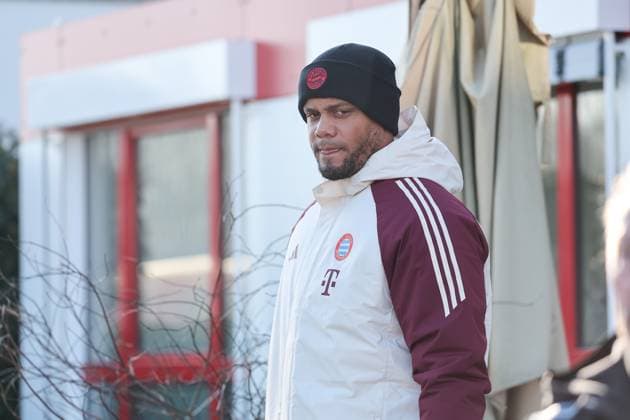 Vincent Kompany (FC Bayern Muenchen, Cheftrainer) auf dem Weg aus der Kabine zum Trainingsplatz, GER, Abschlusstraining, FC Bayern Muenchen, Fussball, UEFA Champions League, 7. Spieltag, Saison 2024 2025, 21.01.2025, GER, Abschlusstraining, FC Bayern Muenchen, Fussball, UEFA Champions League, 7. Spieltag, Saison 2024 2025, 21.01.2025 Muenchen Copyright: xEibner-Pressefoto JennixMaulx EP_JML