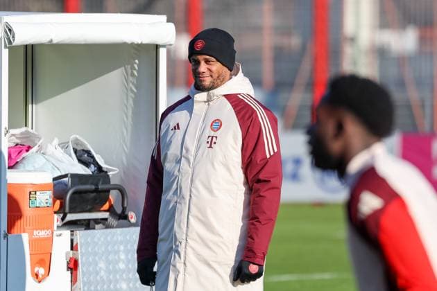 Vincent Kompany (FC Bayern Muenchen, Cheftrainer) beim Training, GER, Abschlusstraining, FC Bayern Muenchen, Fussball, UEFA Champions League, 7. Spieltag, Saison 2024 2025, 21.01.2025, GER, Abschlusstraining, FC Bayern Muenchen, Fussball, UEFA Champions League, 7. Spieltag, Saison 2024 2025, 21.01.2025 Muenchen Copyright: xEibner-Pressefoto JennixMaulx EP_JML
