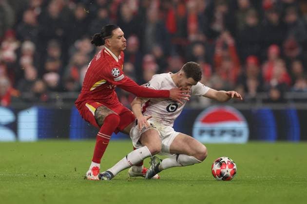 Darwin Nunez of Liverpool and Gabriel Gudmundsson of Lille Liverpool v Lille, UEFA Champions League, Group Stage, Football, Anfield, Liverpool, UK - 21 Jan 2025 EDITORIAL USE ONLY No use with unauthorised audio, video, data, fixture lists, club league logos or live services. Online in-match use limited to 120 images, no video emulation. No use in betting, games or single club league player publications. Copyright: xPaulxCurrie Shutterstockx 15108882ad