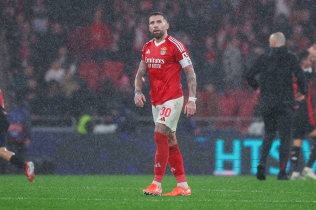 Portugal, Estadio do SL Benfica Lisbon 21. January 2025 Uefa Champions League phase 2024 25 Matchday 7, S.L.Benfica - FC Barcelona, Barca v.l., Nicolas Otamendi (S.L.Benfica) enttaeuscht, enttaeuscht schauend, dissapointed, traurig, frustiert, frust, gefrustet nach Spielende Copyright: JoaquimxFerreira