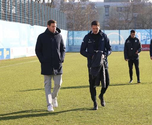 München, Deutschland, 21. Januar 2025: Fussball, Herren, 3.Liga, Saison 2024 2025, TSV 1860 München, Training, Trainingsgelände, Grünwalder Strasse 114 Dr.Christian Werner, Geschäftsführer (TSV 1860 München) (li.) mit Patrick Glöckner Gloeckner, Trainer (TSV 1860 München) (re.) auf dem Trianingsplatz im Gespräch