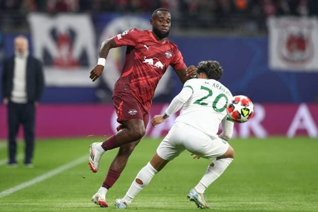 22.01.2025, xtgx, Fussball, UEFA Champions League, RB Leipzig - Sporting Lissabon emspor, v.l. Lutsharel Geertruida (Leipzig, 3), Maxi Araujo (Lissabon, 20) Zweikampf, Duell, Kampf, tackle (DFL DFB REGULATIONS PROHIBIT ANY USE OF PHOTOGRAPHS as IMAGE SEQUENCES and or QUASI-VIDEO) Leipzig