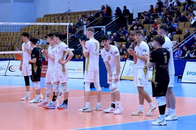 DEU, DVV, 1.VBL, BR Volleys vs. VC Olympia Berlin, 22.01.2025, Sportforum, Berlin, DEU, DVV, 1.VBL, BR Volleys vs. VC Olympia Berlin, im Bild Olympia Berlin-Spielerkreis Foto: Juergen Engler nordphoto GmbH