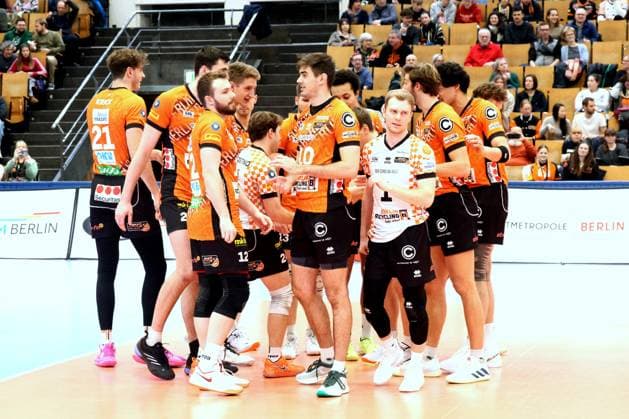 DEU, DVV, 1.VBL, BR Volleys vs. VC Olympia Berlin, 22.01.2025, Sportforum, Berlin, DEU, DVV, 1.VBL, BR Volleys vs. VC Olympia Berlin, im Bild BR Volleys-Spielerkreis Foto: Juergen Engler nordphoto GmbH
