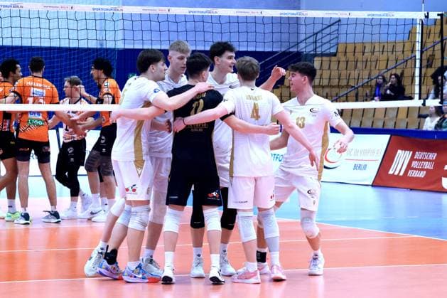 DEU, DVV, 1.VBL, BR Volleys vs. VC Olympia Berlin, 22.01.2025, Sportforum, Berlin, DEU, DVV, 1.VBL, BR Volleys vs. VC Olympia Berlin, im Bild Olympia Berlin-Spielerkreis Foto: Juergen Engler nordphoto GmbH