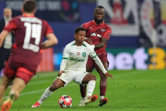 RB Leipzig - Sporting Lissabon Champions League Leipzig, 22.01.2025, Red Bull Arena, Fussball, Männer, Saison 2024 2025, UEFA Champions League, 7. Spieltag , RB Leipzig - Sporting Lissabon , Im Bild v.l.: Geny Catamo (21, Sporting) und Lutsharel Geertruida (3, RB Leipzig) ,
