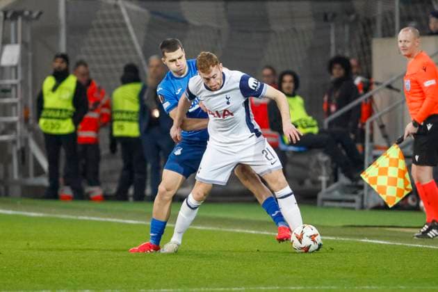 David Jurasek (TSG Hoffenheim, 19) und Dejan Kulusevski (Tottenham Hotspur, 21) im Zweikampf , Fussball, UEFA Europa League, 7. Spieltag, 2024 2025, TSG Hoffenheim vs. Tottenham Hotspur, 23.01.2025, Rhein-Neckar-Arena, Sinsheim, Deutschland Sinsheim Rhein-Neckar-Arena Baden-Württemberg Deutschland Copyright: xGrantxHubbsx