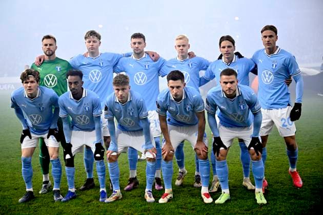 MALMÖ, SVERIGE 20250123 Malmö FFs startelva under torsdagens grundseriematch i Uefa Europa League i fotboll mellan Malmö FF och FC Twente pa Eleda stadion i Malmö. Övre raden fran vänster: Ricardo Friedrich, Nils Zätterström, Colin Rösler, Otto Rosengren, Jens Stryger, Erik Botheim. Främre raden fran vänster: Oliver Berg, Taha Ali, Hugo Bolin, Lasse Berg Johnsen, Gabriel Busanello. MALMÖ SVERIGE x50090x