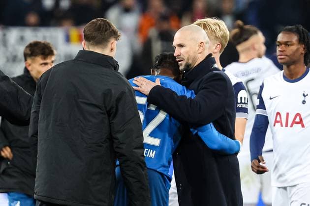 Endstand 2:3, Tottenham besiegt TSG Hoffenheim. Enttaeuschte Hoffenheimer Christian Ilzer (TSG 1899 Hoffenheim, Cheftrainer) bedankt sich bei seinem Team GER, TSG 1899 Hoffenheim vs Tottenham Hotspur, Fussball, UEFA Europa League, 7. Spieltag, Saison 2024 2025, 23.01.2025 DFL REGULATIONS PROHIBIT ANY USE OF PHOTOGRAPHS AS IMAGE SEQUENCES AND OR QUASI-VIDEO GER, TSG 1899 Hoffenheim vs Tottenham Hotspur, Fussball, UEFA Europa League, 7. Spieltag, Saison 2024 2025, 23.01.2025 Sinsheim Copyright: xEibner-Pressefoto RogerxBuerkex EP_RBE