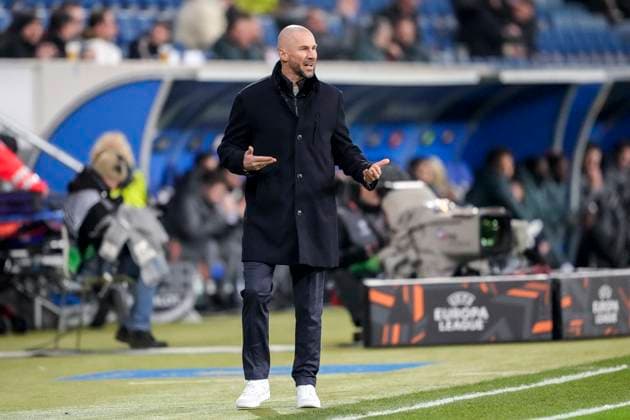 Christian Ilzer (Trainer, Cheftrainer, Hoffenheim), gibt Anweisungen, gestikuliert, mit den Armen gestikulieren, Freisteller, Ganzkörper, Einzelbild, Einzelfoto, Aktion, Action, am Spielfeldrand, an der Seitenauslinie, 23.01.2025, Sinsheim (Deutschland), Fussball, UEFA Europa League, Gruppenphase, TSG 1899 Hoffenheim - Tottenham Hotspur, DFB DFL REGULATIONS PROHIBIT ANY USE OF PHOTOGRAPHS AS IMAGE SEQUENCES AND OR QUASI-VIDEO.