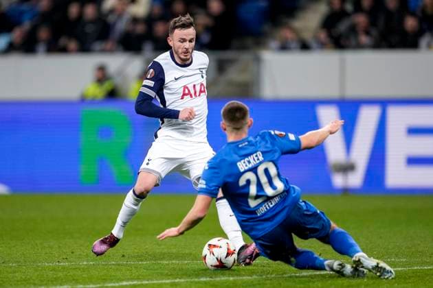 v.li.: James Maddison (Tottenham, 10), Finn Ole Becker (Hoffenheim, 20), Zweikampf, Spielszene, Duell, duel, tackle, tackling, Dynamik, Action, Aktion, 23.01.2025, Sinsheim (Deutschland), Fussball, UEFA Europa League, Gruppenphase, TSG 1899 Hoffenheim - Tottenham Hotspur, DFB DFL REGULATIONS PROHIBIT ANY USE OF PHOTOGRAPHS AS IMAGE SEQUENCES AND OR QUASI-VIDEO.