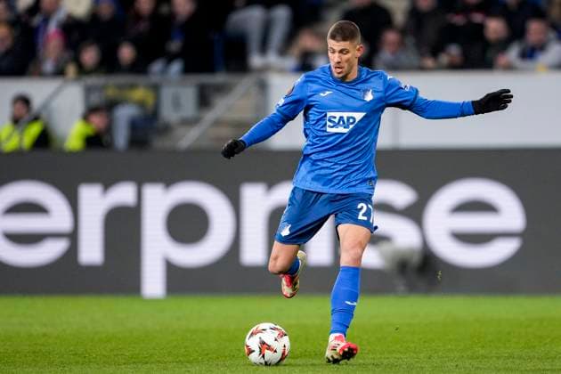 Andrej Kramaric (Hoffenheim, 27), am Ball, Freisteller, Ganzkörper, Einzelbild, Einzelfoto, Aktion, Action, 23.01.2025, Sinsheim (Deutschland), Fussball, UEFA Europa League, Gruppenphase, TSG 1899 Hoffenheim - Tottenham Hotspur, DFB DFL REGULATIONS PROHIBIT ANY USE OF PHOTOGRAPHS AS IMAGE SEQUENCES AND OR QUASI-VIDEO.