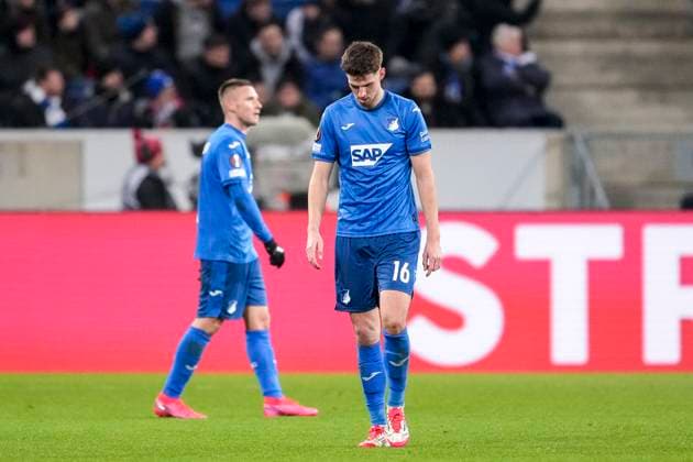 v.li.: Pavel Kaderabek (Hoffenheim, 3), Anton Stach (Hoffenheim, 16), Spieler der TSG 1899 Hoffenheim, enttäuscht schauend, Enttäuschung, Frustration, disappointed, pessimistisch, nach dem Gegentor zum 1:3, Action, Aktion, Spielszene, 23.01.2025, Sinsheim (Deutschland), Fussball, UEFA Europa League, Gruppenphase, TSG 1899 Hoffenheim - Tottenham Hotspur, DFB DFL REGULATIONS PROHIBIT ANY USE OF PHOTOGRAPHS AS IMAGE SEQUENCES AND OR QUASI-VIDEO.