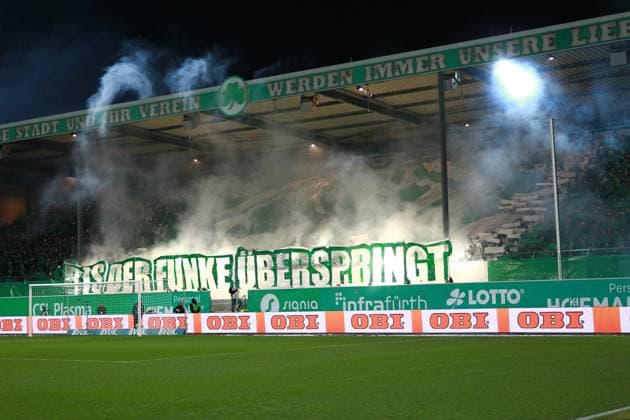 24.01.2025, xrekx, Fussball 2.Bundesliga, Spvgg Greuther Fuerth - 1.FC Kaiserslautern emspor, v.l. Fans ,Stimmung, Schals, Ultras, Zuschauer, Besucher, Choreo, Choreografie, atmosphere, scarves, spectators, visitors Fuerth (DFL DFB REGULATIONS PROHIBIT ANY USE OF PHOTOGRAPHS as IMAGE SEQUENCES and or QUASI-VIDEO) Fuerth