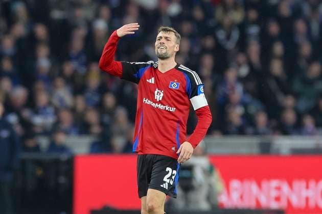 Jonas Meffert (Hamburger SV) gestikuliert, 2. Bundesliga, Hertha BSC vs Hamburger SV, Olympiastadion am 25. January 2025 in Berlin, Deutschland. (Foto von Marco Steinbrenner DeFodi Images) Jonas Meffert (Hamburger SV) gestures, 2. Bundesliga, Hertha BSC vs Hamburger SV, Olympiastadion, January 25, 2025 in Berlin, Germany. (Photo by Marco Steinbrenner DeFodi Images) DFB DFL REGULATIONS PROHIBIT ANY USE OF PHOTOGRAPHS AS IMAGE SEQUENCES AND OR QUASI-VIDEO. Defodi-700_berlin_hsv_20250125_011