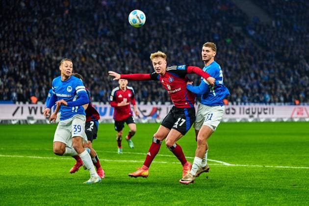 Derry Scherhant (Hertha BSC, 39), Adam Karabec (Hamburger SV, 17), Marton Dardai (Hertha BSC, 31), GER, Hertha BSC vs. Hamburger SV (HSV), Fussball Herren, 2. Bundesliga, Saison 2024 2025, 19. Spieltag, 25.01.2025 (DFL REGULATIONS PROHIBIT ANY USE OF PHOTOGRAPHS AS IMAGE SEQUENCES AND OR QUASI - VIDEO). GER, Hertha BSC vs. Hamburger SV (HSV), Fussball Herren, 2. Bundesliga, Saison 2024 2025, 19. Spieltag, 25.01.2025 Berlin