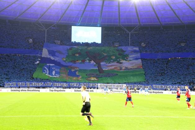 DEU, DFL, 2. FBL, Hertha BSC vs. Hambuerger SV, 25.01.2025, Berliner Olympiastadion, Berlin, DEU, DFL, 2. FBL, Hertha BSC vs. Hambuerger SV, im Bild Hertha-BSC Fans, Bernstein Gedenken DFL - regulations prohibit any use of Photographs as image sequences and or quasi-video Foto: Juergen Engler nordphoto GmbH
