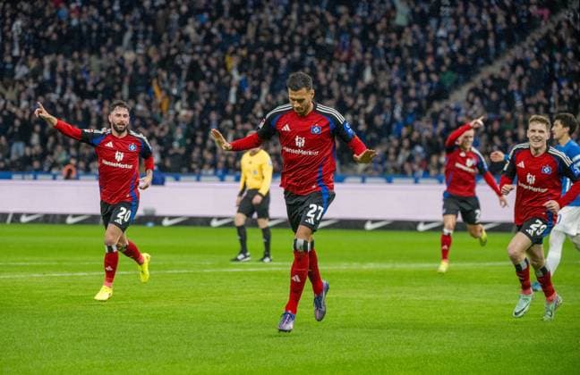 Fussball, Herren, Saison 2024 2025, 2. Bundesliga (19. Spieltag), Hertha BSC - Hamburger SV, v. l. Marco Richter (Hamburger SV), Davie Selke (Hamburger SV), Emir Sahiti (Hamburger SV), Jubel nach Tor zum 1:0, 25.01. 2025,