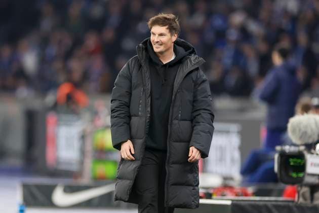 Trainer Merlin Polzin (Hamburger SV) lacht, 2. Bundesliga, Hertha BSC vs Hamburger SV, Olympiastadion am 25. January 2025 in Berlin, Deutschland. (Foto von Marco Steinbrenner DeFodi Images) Trainer Merlin Polzin (Hamburger SV) smiles, 2. Bundesliga, Hertha BSC vs Hamburger SV, Olympiastadion, January 25, 2025 in Berlin, Germany. (Photo by Marco Steinbrenner DeFodi Images) DFB DFL REGULATIONS PROHIBIT ANY USE OF PHOTOGRAPHS AS IMAGE SEQUENCES AND OR QUASI-VIDEO. Defodi-700_berlin_hsv_20250125_032
