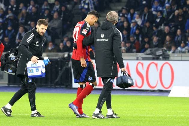 DEU, DFL, 2. FBL, Hertha BSC vs. Hambuerger SV, 25.01.2025, Berliner Olympiastadion, Berlin, DEU, DFL, 2. FBL, Hertha BSC vs. Hambuerger SV, im Bild Davie Selke (Hamburger SV 27) verletzt DFL - regulations prohibit any use of Photographs as image sequences and or quasi-video Foto: Juergen Engler nordphoto GmbH