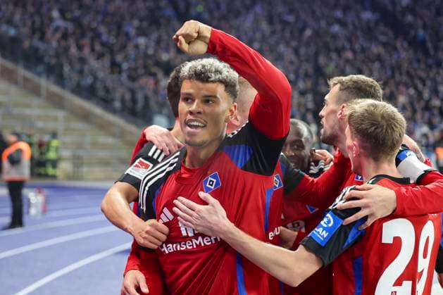 Ransford-Yeboah Koenigsdoerffer (Hamburger SV) bejubelt seinen Treffer zum 0:2, 2. Bundesliga, Hertha BSC vs Hamburger SV, Olympiastadion am 25. January 2025 in Berlin, Deutschland. (Foto von Marco Steinbrenner DeFodi Images) Ransford-Yeboah Koenigsdoerffer (Hamburger SV) celebrates after scoring his teams second goal, 2. Bundesliga, Hertha BSC vs Hamburger SV, Olympiastadion, January 25, 2025 in Berlin, Germany. (Photo by Marco Steinbrenner DeFodi Images) DFB DFL REGULATIONS PROHIBIT ANY USE OF PHOTOGRAPHS AS IMAGE SEQUENCES AND OR QUASI-VIDEO. Defodi-700_berlin_hsv_20250125_043
