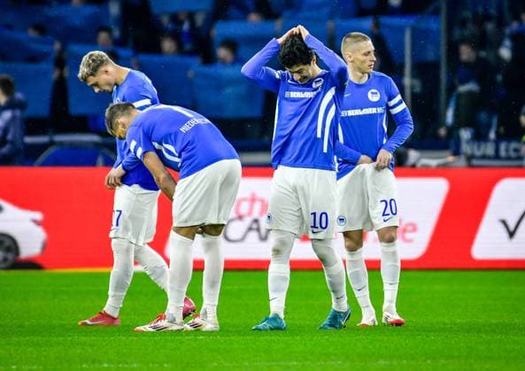 25.01.2025, xlakx, Fussball 2.Bundesliga, Hertha BSC Berlin - Hamburger SV emspor, v.l. Michael Cuisance (Hertha BSC 27),Florian Niederlechner (Hertha BSC 7),Ibrahim Maza (Hertha BSC 10),Pal Dardai (Hertha BSC 20), enttaeuscht, schaut enttaeuscht, niedergeschlagen, disappointed (DFL DFB REGULATIONS PROHIBIT ANY USE OF PHOTOGRAPHS as IMAGE SEQUENCES and or QUASI-VIDEO) Daniel Lakomski Jan Huebner Berlin