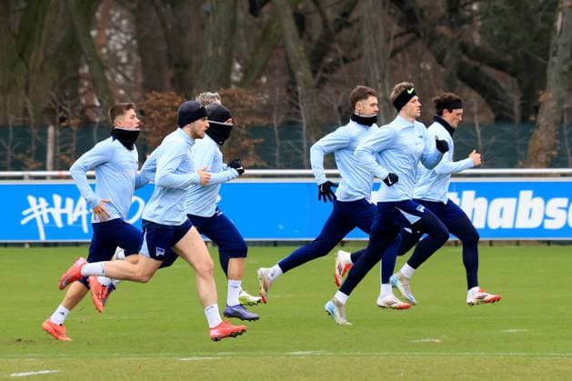 DEU, DFL, 2. FBL Hertha BSC, Training, 26.01.2025, Sportforum, Berlin, DEU, DFL, 2. FBL Hertha BSC, Training, im Bild Hertha-Spieler, DFL - regulations prohibit any use of Photographs as image sequences and or quasi-video Foto: Juergen Engler nordphoto GmbH
