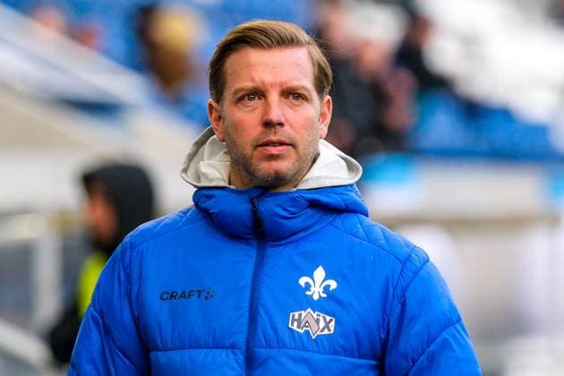 Florian Kohfeldt (SV Darmstadt 98, Trainer) vor dem Spiel, GER, SV Darmstadt 98 vs. SC Paderborn 07, Fussball, 2. Bundesliga, 19. Spieltag, Saison 2024 2025, 26.01.2025. DFL REGULATIONS PROHIBIT ANY USE OF PHOTOGRAPHS as IMAGE SEQUENCES and or QUASI-VIDEO. GER, SV Darmstadt 98 vs. SC Paderborn 07, Fussball, 2. Bundesliga, 19. Spieltag, Saison 2024 2025, 26.01.2025. Darmstadt
