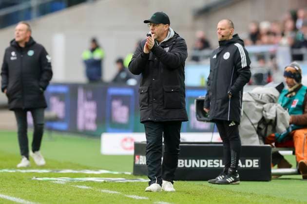 Trainer Sascha Hildmann (SC Preussen Muenster) jubelt, 2. Bundesliga, Hannover 96 vs Preußen Münster, Heinz von Heiden Arena am 26. January 2025 in Hannover, Deutschland. (Foto von Marco Steinbrenner DeFodi Images) Trainer Sascha Hildmann (SC Preussen Muenster) cheers, 2. Bundesliga, Hannover 96 vs Preußen Münster, Heinz von Heiden Arena, January 26, 2025 in Hanover, Germany. (Photo by Marco Steinbrenner DeFodi Images) DFB DFL REGULATIONS PROHIBIT ANY USE OF PHOTOGRAPHS AS IMAGE SEQUENCES AND OR QUASI-VIDEO. Defodi-700_hannover_muenster_20250126_030