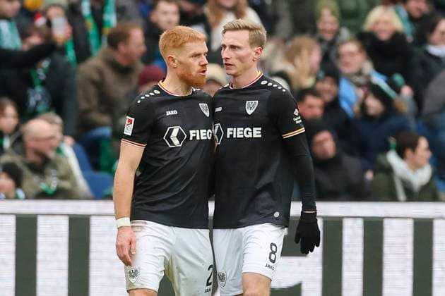 Joshua Mees (SC Preussen Muenster) bejubelt seinen Treffer zum 0:1 mit Mikkel Kirkeskov (SC Preussen Muenster), 2. Bundesliga, Hannover 96 vs Preußen Münster, Heinz von Heiden Arena am 26. January 2025 in Hannover, Deutschland. (Foto von Marco Steinbrenner DeFodi Images) Joshua Mees (SC Preussen Muenster) celebrates after scoring his teams first goal with Mikkel Kirkeskov (SC Preussen Muenster), 2. Bundesliga, Hannover 96 vs Preußen Münster, Heinz von Heiden Arena, January 26, 2025 in Hanover, Germany. (Photo by Marco Steinbrenner DeFodi Images) DFB DFL REGULATIONS PROHIBIT ANY USE OF PHOTOGRAPHS AS IMAGE SEQUENCES AND OR QUASI-VIDEO. Defodi-700_hannover_muenster_20250126_045