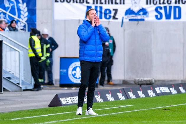 Florian Kohfeldt( SV Darmstadt 98, Trainer) gestikuliert GER, SV Darmstadt 98 vs. SC Paderborn 07, Fussball, 2. Bundesliga, 19. Spieltag, Saison 2024 2025, 26.01.2025. DFL REGULATIONS PROHIBIT ANY USE OF PHOTOGRAPHS as IMAGE SEQUENCES and or QUASI-VIDEO. GER, SV Darmstadt 98 vs. SC Paderborn 07, Fussball, 2. Bundesliga, 19. Spieltag, Saison 2024 2025, 26.01.2025. Darmstadt