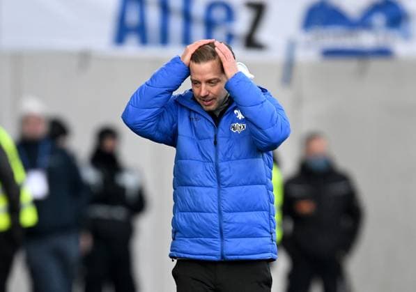 26.01.2025, xfux, Fussball 2.Bundesliga, SV Darmstadt 98 - SC Paderborn 07 emspor, v.l. Trainer Florian Kohfeldt (SV Darmstadt 98) enttaeuscht, enttaeuscht schauend, dissapointed gibt Anweisungen, gestikuliert, mit den Armen gestikulieren gives instructions, gesticulate, gesticolando. (DFL DFB REGULATIONS PROHIBIT ANY USE OF PHOTOGRAPHS as IMAGE SEQUENCES and or QUASI-VIDEO) Darmstadt