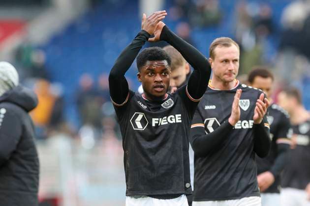 Daniel Kyerewaa (SC Preussen Muenster) jubelt, 2. Bundesliga, Hannover 96 vs Preußen Münster, Heinz von Heiden Arena am 26. January 2025 in Hannover, Deutschland. (Foto von Marco Steinbrenner DeFodi Images) Daniel Kyerewaa (SC Preussen Muenster) cheers, 2. Bundesliga, Hannover 96 vs Preußen Münster, Heinz von Heiden Arena, January 26, 2025 in Hanover, Germany. (Photo by Marco Steinbrenner DeFodi Images) DFB DFL REGULATIONS PROHIBIT ANY USE OF PHOTOGRAPHS AS IMAGE SEQUENCES AND OR QUASI-VIDEO. Defodi-700_hannover_muenster_20250126_103