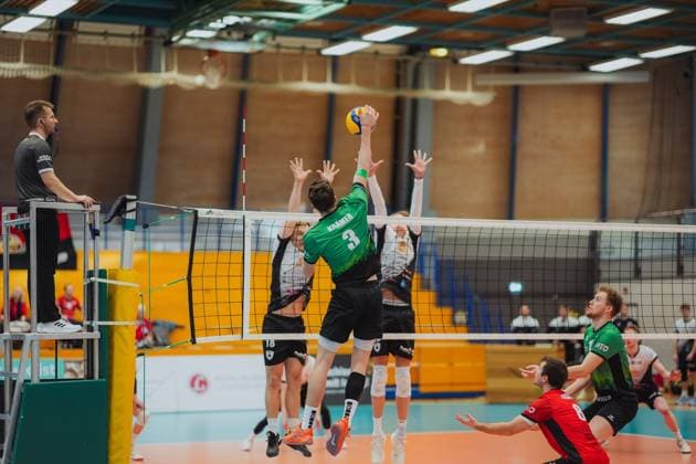 Fynn Kraemer (TV Buehl, 03) beim Angriff, Barock Volleys MTV Ludwigsburg vs. TV Buehl, Volleyball, 2. Volleyball Bundesliga, 2. BLM Sued, Herren, 15. Spieltag, Saison 2024 2025, 26.01.2025, Barock Volleys MTV Ludwigsburg vs. TV Buehl, Volleyball, 2. Volleyball Bundesliga, 2. BLM Sued, Herren, 15. Spieltag, Saison 2024 2025, 26.01.2025 Ludwigsburg Copyright: xEibner-Pressefoto LarsxNeumannx EP_LNN