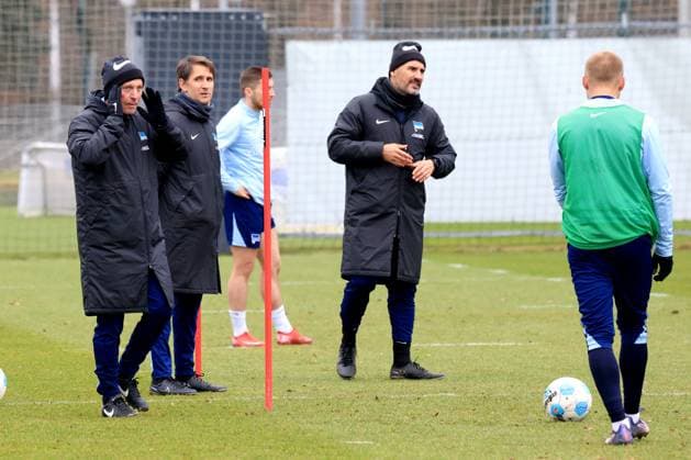 DEU, DFL, 2. FBL Hertha BSC, Training, 28.01.2025, Sportforum, Berlin, DEU, DFL, 2. FBL Hertha BSC, Training, im Bild Co-Trainer, Armin Reutershahn (Hertha BSC Berlin), Co-Trainer Jaime Monroy (Hertha BSC Berlin), Cheftrainer Cristian Fiel (Hertha BSC Berlin) DFL - regulations prohibit any use of Photographs as image sequences and or quasi-video Foto: Juergen Engler nordphoto GmbH