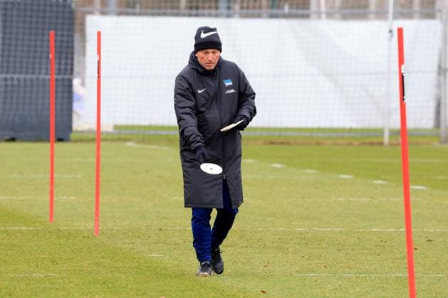 DEU, DFL, 2. FBL Hertha BSC, Training, 28.01.2025, Sportforum, Berlin, DEU, DFL, 2. FBL Hertha BSC, Training, im Bild Co-Trainer, Armin Reutershahn (Hertha BSC Berlin) DFL - regulations prohibit any use of Photographs as image sequences and or quasi-video Foto: Juergen Engler nordphoto GmbH
