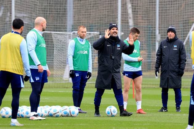 DEU, DFL, 2. FBL Hertha BSC, Training, 28.01.2025, Sportforum, Berlin, DEU, DFL, 2. FBL Hertha BSC, Training, im Bild Cheftrainer Cristian Fiel (Hertha BSC Berlin), Co-Trainer, Armin Reutershahn (Hertha BSC Berlin), Jonjoe Kenny (Hertha BSC Berlin 16), Jon Dabur Thorsteinsson (Hertha BSC Berlin 24), Toni Leistner (Hertha BSC Berlin 37) DFL - regulations prohibit any use of Photographs as image sequences and or quasi-video Foto: Juergen Engler nordphoto GmbH