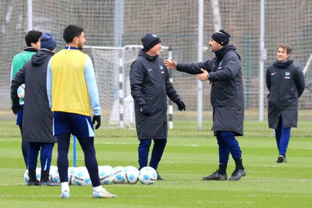 DEU, DFL, 2. FBL Hertha BSC, Training, 28.01.2025, Sportforum, Berlin, DEU, DFL, 2. FBL Hertha BSC, Training, im Bild Cheftrainer Cristian Fiel (Hertha BSC Berlin), Co-Trainer, Armin Reutershahn (Hertha BSC Berlin), Co-Trainer Jaime Monroy (Hertha BSC Berlin) DFL - regulations prohibit any use of Photographs as image sequences and or quasi-video Foto: Juergen Engler nordphoto GmbH