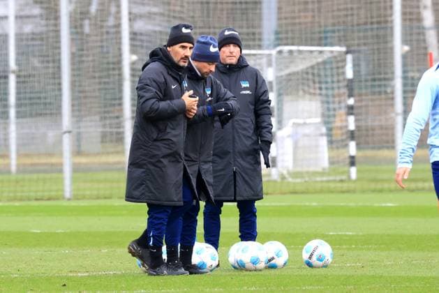 DEU, DFL, 2. FBL Hertha BSC, Training, 28.01.2025, Sportforum, Berlin, DEU, DFL, 2. FBL Hertha BSC, Training, im Bild Cheftrainer Cristian Fiel (Hertha BSC Berlin), Co-Trainer, Armin Reutershahn (Hertha BSC Berlin), Co-Co-Trainer Patrick Ebert (Hertha BSC Berlin) DFL - regulations prohibit any use of Photographs as image sequences and or quasi-video Foto: Juergen Engler nordphoto GmbH