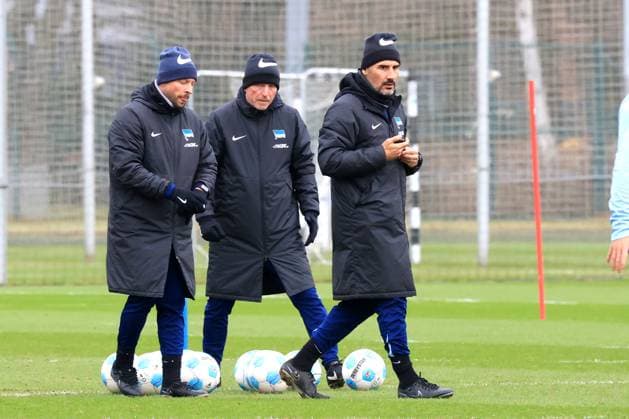 DEU, DFL, 2. FBL Hertha BSC, Training, 28.01.2025, Sportforum, Berlin, DEU, DFL, 2. FBL Hertha BSC, Training, im Bild Cheftrainer Cristian Fiel (Hertha BSC Berlin), Co-Trainer, Armin Reutershahn (Hertha BSC Berlin), Co-Co-Trainer Patrick Ebert (Hertha BSC Berlin) DFL - regulations prohibit any use of Photographs as image sequences and or quasi-video Foto: Juergen Engler nordphoto GmbH