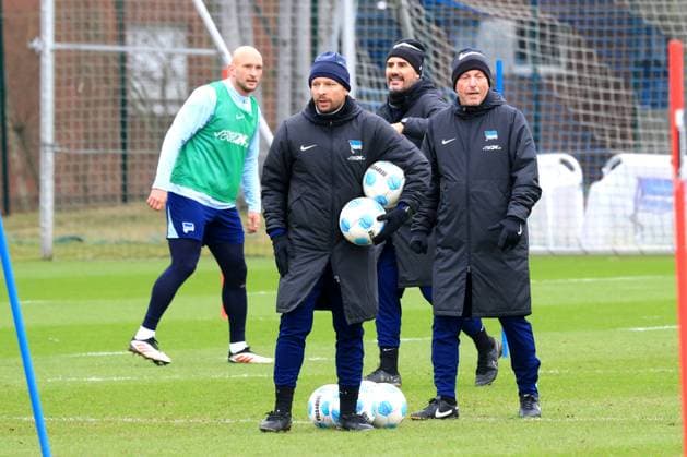 DEU, DFL, 2. FBL Hertha BSC, Training, 28.01.2025, Sportforum, Berlin, DEU, DFL, 2. FBL Hertha BSC, Training, im Bild Cheftrainer Cristian Fiel (Hertha BSC Berlin), Co-Trainer Patrick Ebert (Hertha BSC Berlin), Co-Trainer, Armin Reutershahn (Hertha BSC Berlin), Toni Leistner (Hertha BSC Berlin 37) DFL - regulations prohibit any use of Photographs as image sequences and or quasi-video Foto: Juergen Engler nordphoto GmbH nordphotoxGmbHx xEngler nph00076