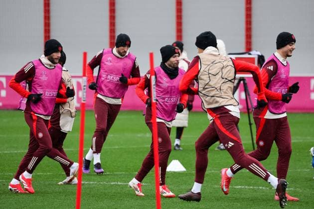 Spieler trainieren auf den Trainingsplatz, Konrad Laimer (FC Bayern Muenchen, 27) mit Harry Kane (FC Bayern Muenchen, 09) und Raphael Guerreiro (FC Bayern Muenchen, 22), mit Jamal Musiala (FC Bayern Muenchen, 42) und Aleksandar Pavlovic (FC Bayern Muenchen, 45), GER, Abschlusstraining, FC Bayern Muenchen, Fussball, UEFA Champions League, 8. Spieltag, Saison 2024 2025, 28.01.2025, GER, Abschlusstraining, FC Bayern Muenchen, Fussball, UEFA Champions League, 8. Spieltag, Saison 2024 2025, 28.01.2025 Muenchen Copyright: xEibner-Pressefoto JennixMaulx EP_JML