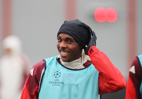 München, Deutschland, 28. Januar 2025: Fussball, Herren, Saison 2024 2025, FC Bayern München, Abschlusstraining, Training, Champions League Mathys Tel (FC Bayern München) Kopf, Portrait, lächeln, grinsen