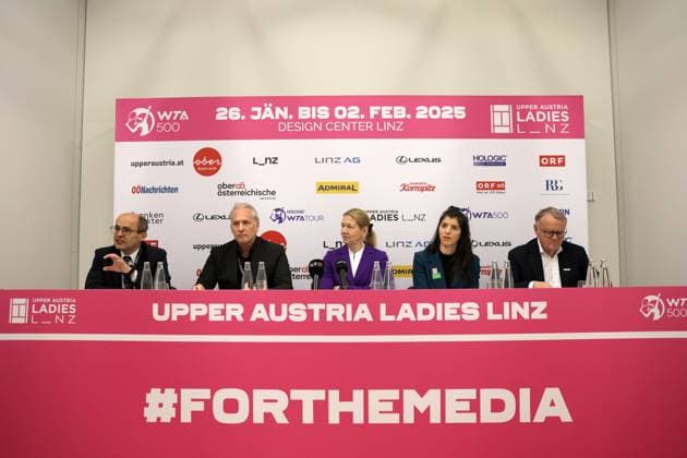 TENNIS - WTA, Tennis Damen Upper Austria Ladies Linz LINZ,AUSTRIA,29.JAN.25 - TENNIS - WTA Tour, Upper Austria Ladies Linz, press conference, PK, Pressekonferenz Image shows David Pfarrhofer (Market-Institut), president Martin Ohneberg (OETV), tournament director Sandra Reichel, ambassador Magdalena Lobnig (Advantage Ladies) and president Hans Niessl Austria). GEPAxpictures xWalterxLuger