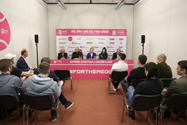TENNIS - WTA, Tennis Damen Upper Austria Ladies Linz LINZ,AUSTRIA,29.JAN.25 - TENNIS - WTA Tour, Upper Austria Ladies Linz, press conference, PK, Pressekonferenz Image shows David Pfarrhofer (Market-Institut), president Martin Ohneberg (OETV), tournament director Sandra Reichel, ambassador Magdalena Lobnig (Advantage Ladies), president Hans Niessl Austria) and journalists. GEPAxpictures xWalterxLuger