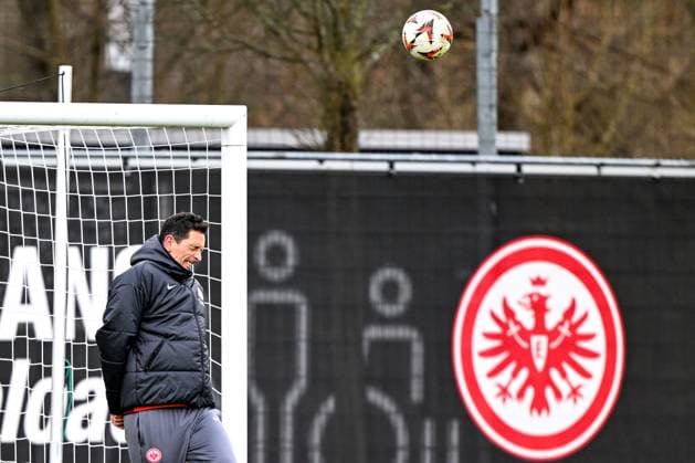 Dino Toppmoeller (Eintracht Frankfurt, Trainer) beim Kopfball, GER, Abschlusstraining, Eintracht Frankfurt, Fussball, UEFA Europa League, 8. Spieltag, Spielzeit 2024 25, 29.01.2025. GER, Abschlusstraining, Eintracht Frankfurt, Fussball, UEFA Europa League, 8. Spieltag, Spielzeit 2024 25, 29.01.2025. Frankfurt am Main Copyright: xEibner-Pressefoto FlorianxWiegandx EP_FWD