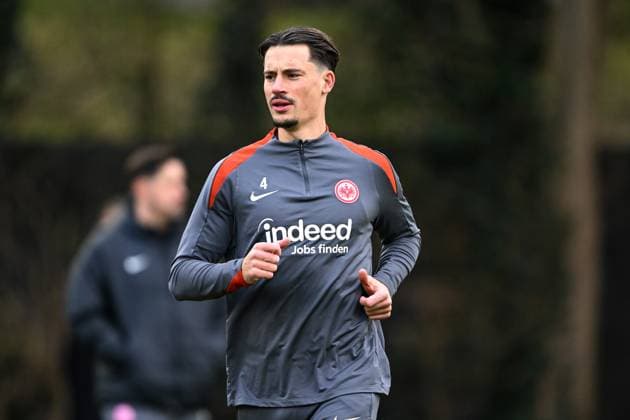 Robin Koch (Eintracht Frankfurt, 04) beim warm machen, GER, Abschlusstraining, Eintracht Frankfurt, Fussball, UEFA Europa League, 8. Spieltag, Spielzeit 2024 25, 29.01.2025. GER, Abschlusstraining, Eintracht Frankfurt, Fussball, UEFA Europa League, 8. Spieltag, Spielzeit 2024 25, 29.01.2025. Frankfurt am Main Copyright: xEibner-Pressefoto FlorianxWiegandx EP_FWD