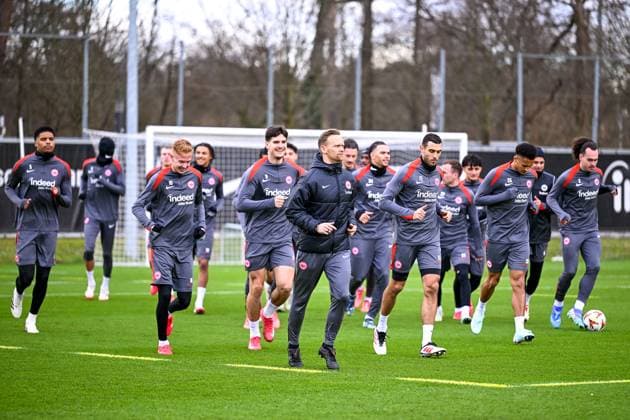 Die Spieler laufen sich warm, GER, Abschlusstraining, Eintracht Frankfurt, Fussball, UEFA Europa League, 8. Spieltag, Spielzeit 2024 25, 29.01.2025. GER, Abschlusstraining, Eintracht Frankfurt, Fussball, UEFA Europa League, 8. Spieltag, Spielzeit 2024 25, 29.01.2025. Frankfurt am Main Copyright: xEibner-Pressefoto FlorianxWieganx EP_FWD