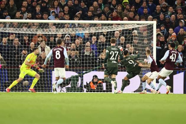 Adam Idah of Celtic scores to make it 2-1 Aston Villa v Celtic, UEFA Champions League, Group Stage, Football, Villa Park, Birmingham, UK - 29 Jan 2025 EDITORIAL USE ONLY No use with unauthorised audio, video, data, fixture lists, club league logos or live services. Online in-match use limited to 120 images, no video emulation. No use in betting, games or single club league player publications. Copyright: xRyanxBrowne Shutterstockx 15122167bx
