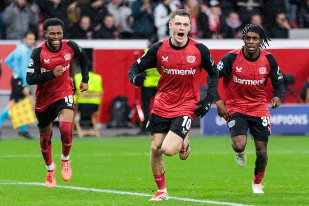 UEFA Champions League, Bayer Leverkusen - Sparta Prag, 29.01.2025 Florian Wirtz (Bayer 04 Leverkusen, 10) jubelt nach seinbem Tor zur 1:0 Führung mit Jeremie Frimpong (Bayer 04 Leverkusen, 30) und Nathan Tella (Bayer 04 Leverkusen, 19). UEFA Champions League, Bayer Leverkusen - Sparta Prag, 8. Spieltag, am 29.01.2025, BayArena, Leverkusen UEFA regulations prohibit any use of photographs as image sequences and or quasi-video Copyright: xBEAUTIFULxSPORTS Meuselx